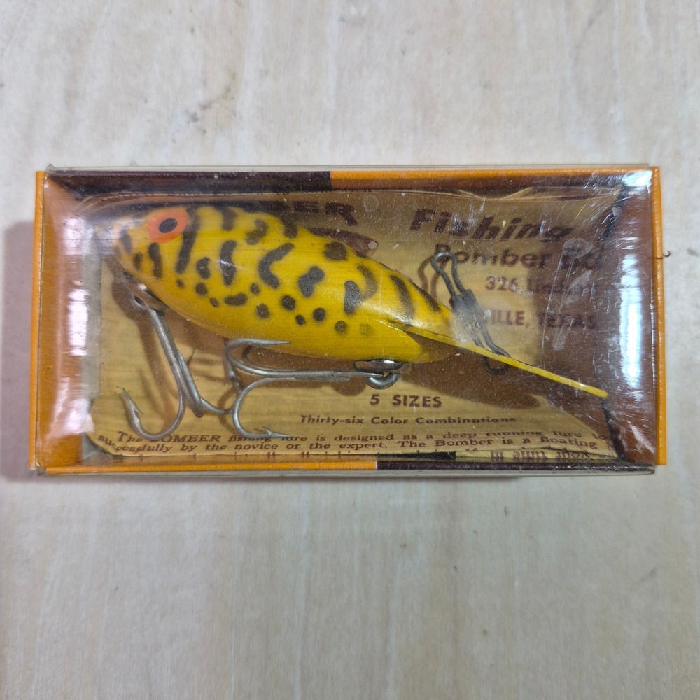 Vintage Bomber Bait Co Fishing Lure Yellow Black Spot Deep Diver 459 Gainesville
